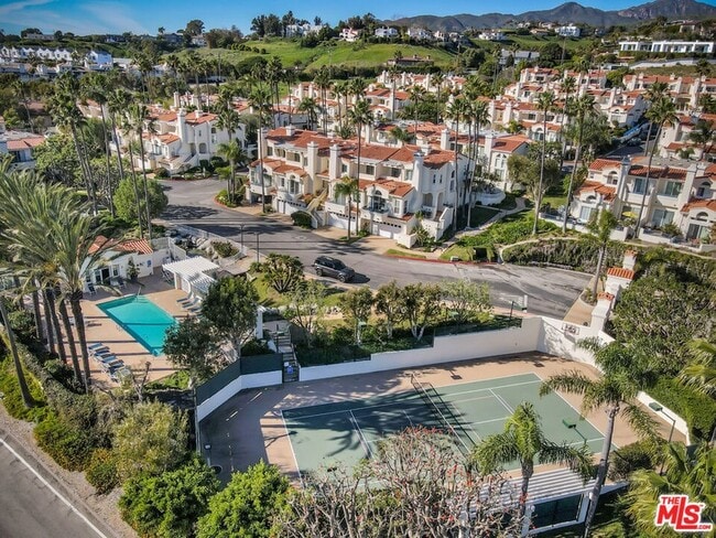 Building Photo - 6463 Zuma View Pl