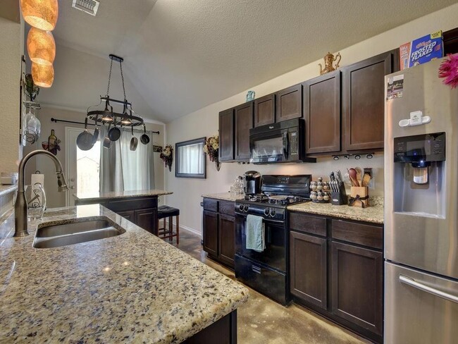 Building Photo - 1096 Twin Estates Dr