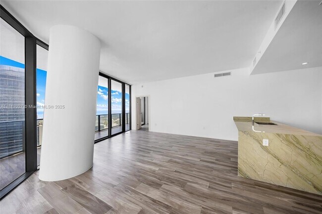 Building Photo - 801 S Miami Ave