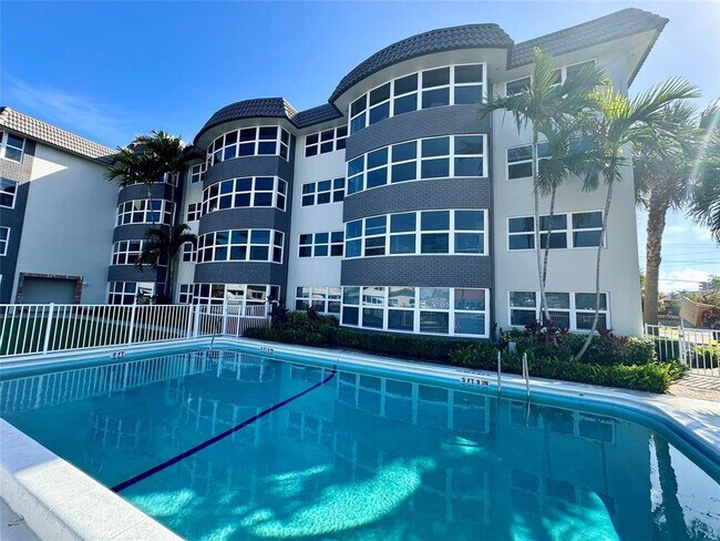 Building Photo - 3111 NE 51st St