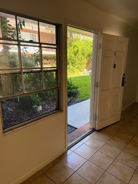 Building Photo - Fort King Manor