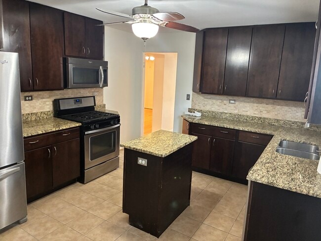 Building Photo - 5555 N Mango Ave