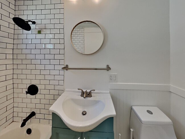 Building Photo - Gaskill Gem 4/2 with Studio ADU Included