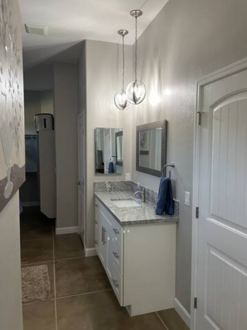 Building Photo - 4261 N Red Sun Pl