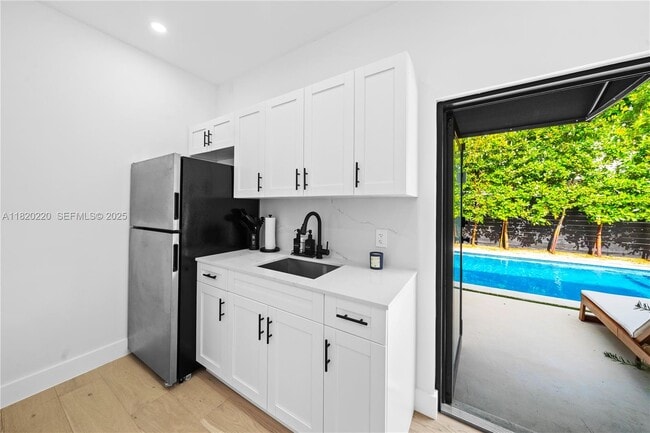 Building Photo - 550 NW 42nd St