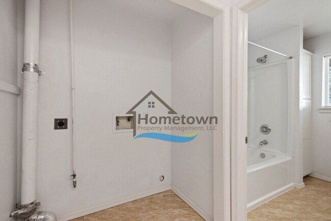 Building Photo - 3 Bedroom Home with Attached 3-Bay Garage ...