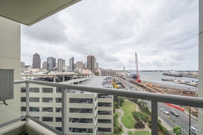 Building Photo - 215 N King St