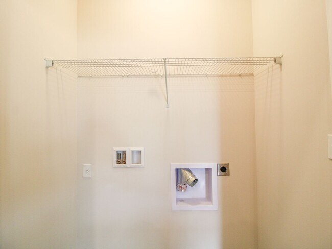 Building Photo - MOVE-IN Ready Home in New Market!