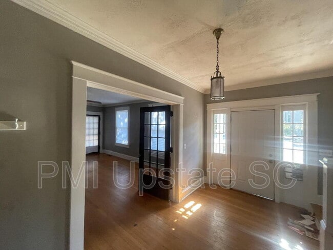 Building Photo - 181 N Fairview Ave