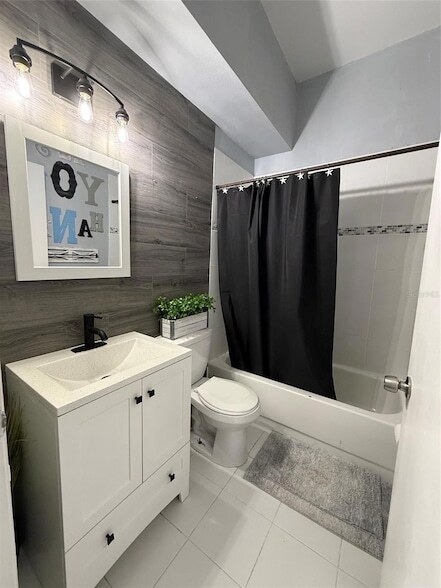 Building Photo - 5841 Dorham Pl