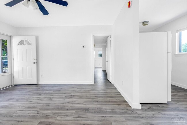 Building Photo - 22 Laurie Dr NE