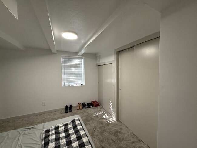 Building Photo - 1214 500 N