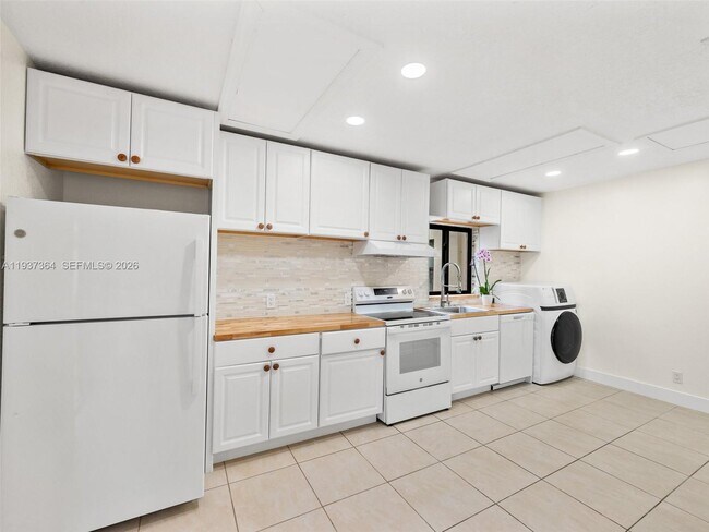 Building Photo - 700 SW 12th St