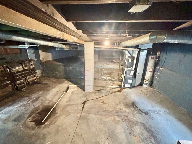 Building Photo - 3911 Larkwood Ave