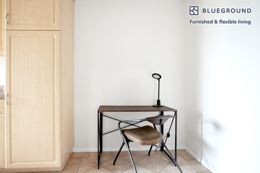 Building Photo - 467 S Arnaz Dr