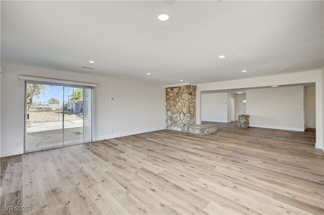 Building Photo - 3504 Pioneer Cir