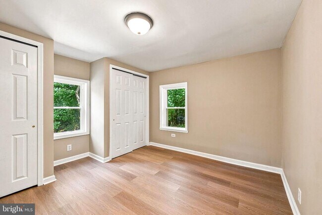 Building Photo - 208 Hartford Rd