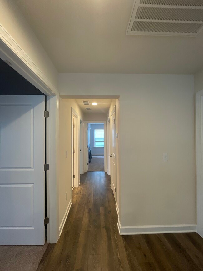 Building Photo - 1013 Travern Dr