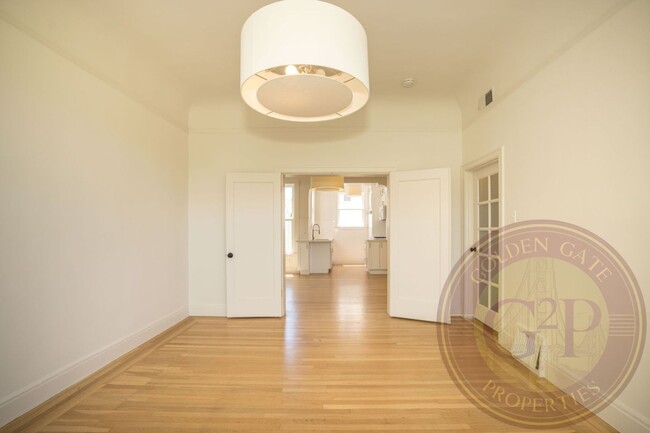 Building Photo - Cole Valley - 2 BR, 1 BA Condo 766 Sq. Ft....