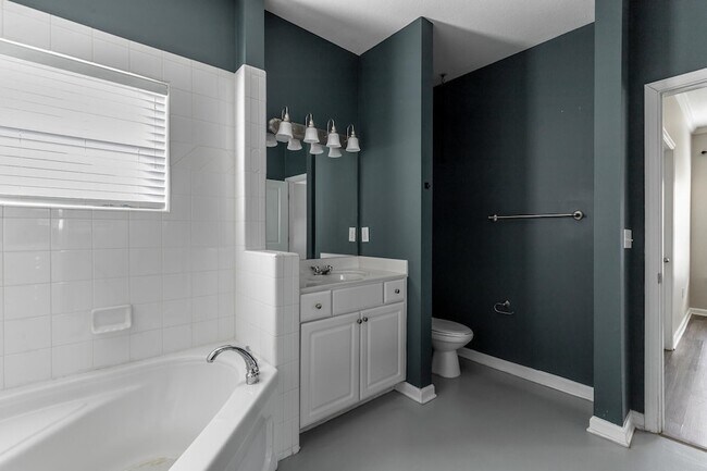 Building Photo - 6105 Regency Ct