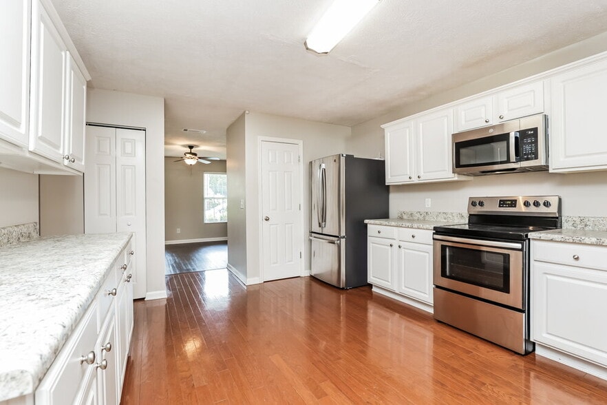 Building Photo - 227 Elderberry Way