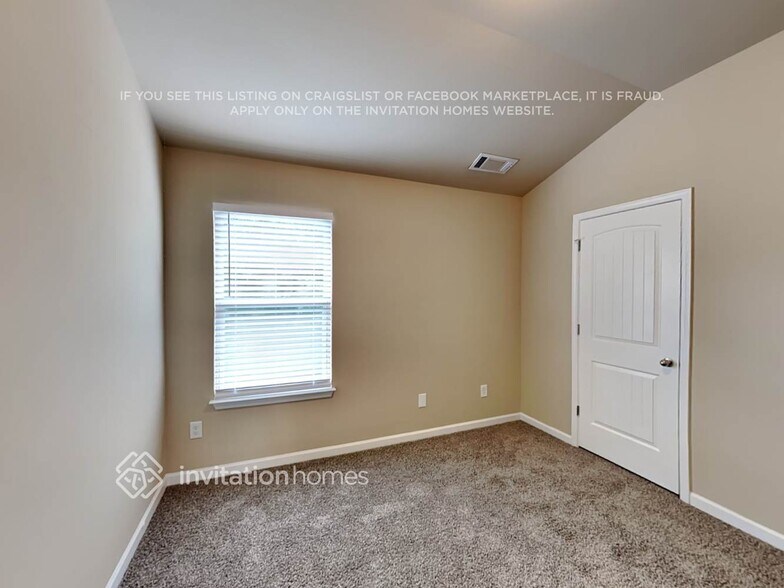 Building Photo - 833 Whitfield Oak Way NE