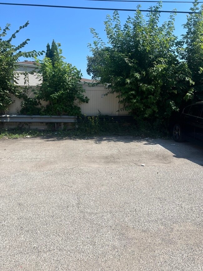 Building Photo - 10077 Frontage Rd