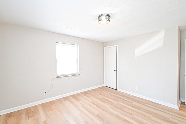 Building Photo - 7139 Eastlawn Dr