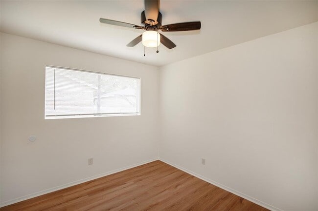 Building Photo - 914 Avenue G