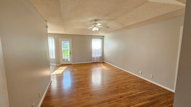 Building Photo - 938 Lindsey Dr
