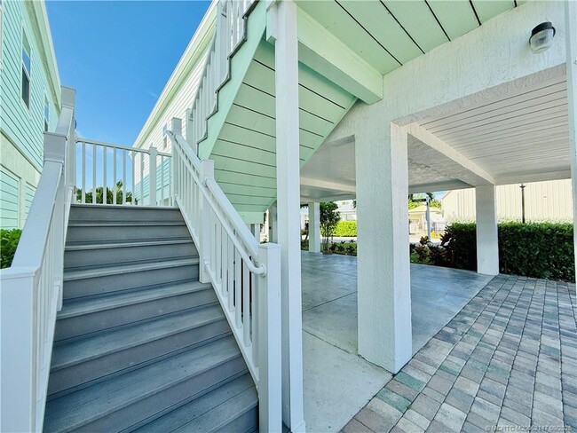 Building Photo - 252 NE Ebbtide Way
