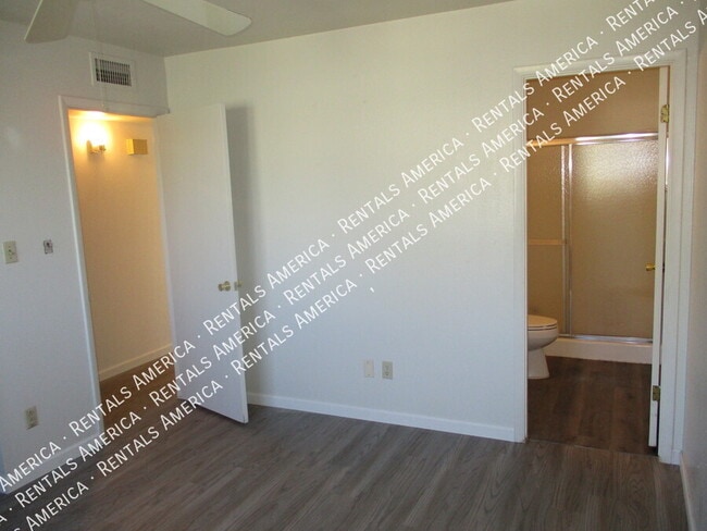Building Photo - 2645 W Highland Ave