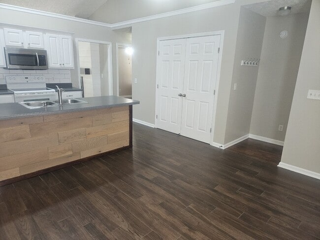 Building Photo - 1014 Stonemark
