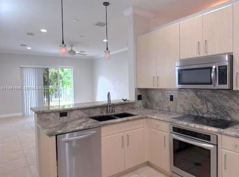 Building Photo - 1538 Winterberry Ln