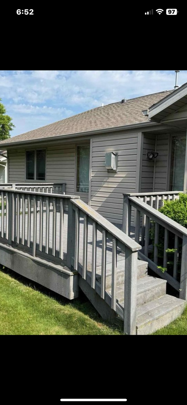 Building Photo - 4202 Greenbriar Dr