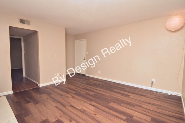 Building Photo - The Monaco Condos 2 Bed 1.5 Bath