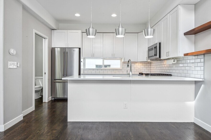 Building Photo - 1551 W 43rd Ave