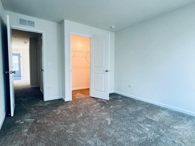 Building Photo - 5935 Hawkweed Dr