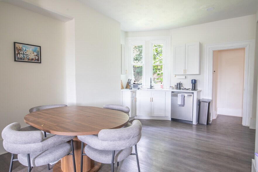 Building Photo - 2325 5th Ave