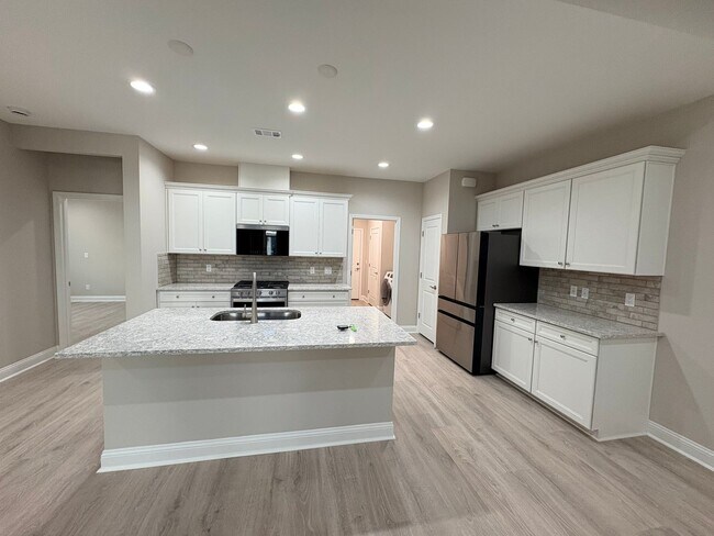 Building Photo - 61 Tropics Ave