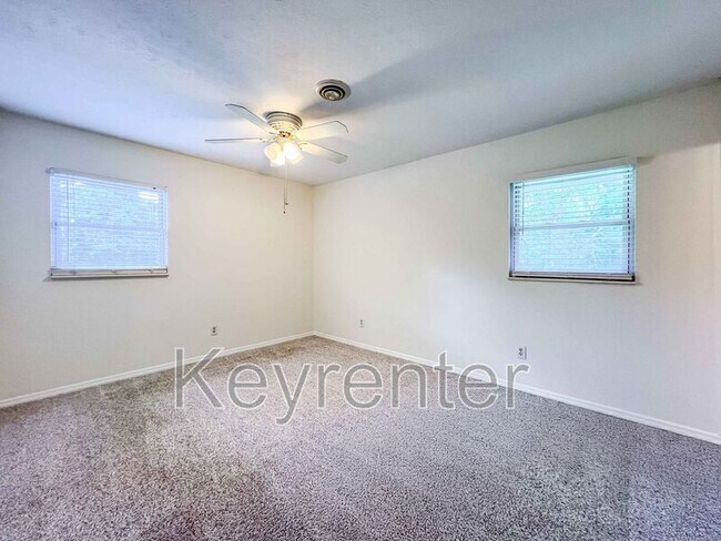 Building Photo - 830 Gondola Dr