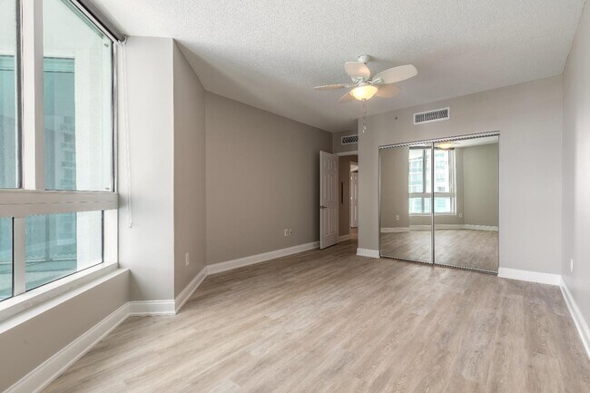 Building Photo - 241 Riverside Dr