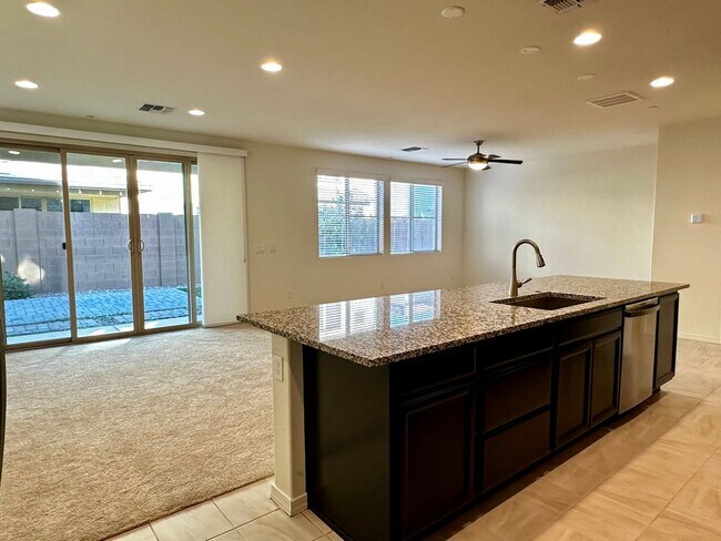 Building Photo - RECKER AND RAY MOVE IN READY 4 BEDROOM 2.5 BATHROOM HOME PERFECTLY LOCATED