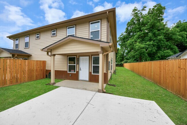 Building Photo - 2430 Dolly Wright St