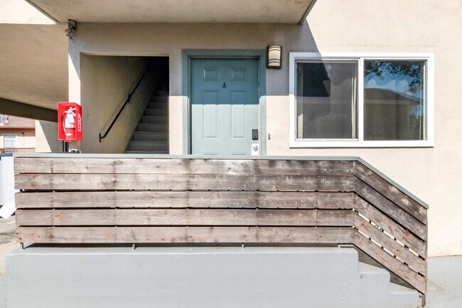 Building Photo - 2312 Bonar St