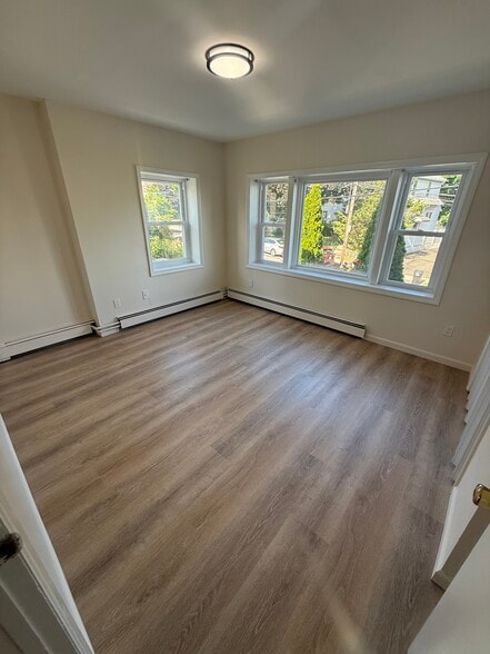 Main bedroom - 246 Stone Ave