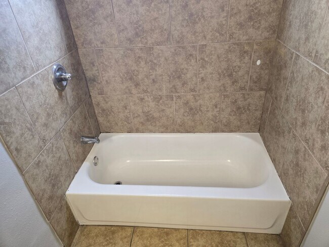 Building Photo - Newly Remodeled 3 Bedroom 1 Bathroom Home!...