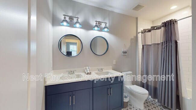 Building Photo - 33 Ficus Ln