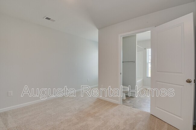 Building Photo - 5419 Thrasher Ln