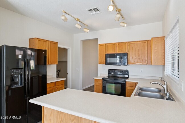 Building Photo - 6346 W Hess St